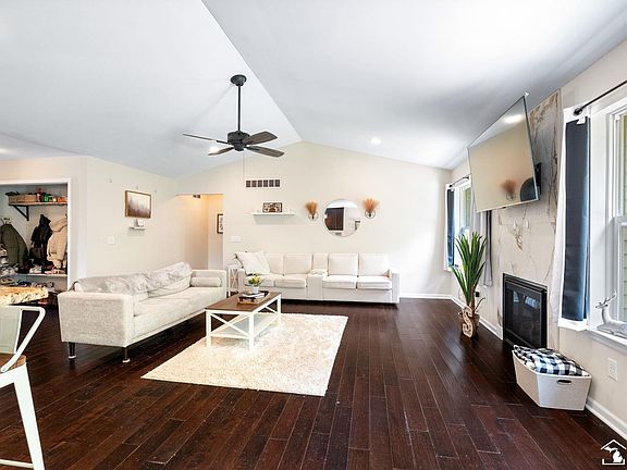 5th image of 9448 Olde Hickory Ln