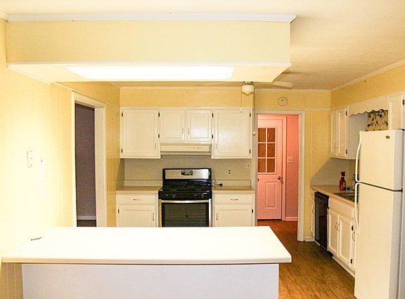 3rd image of 712 Sadler Dr