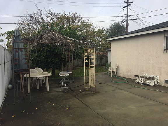 5th image of 821 Stella St