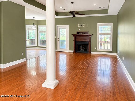 3rd image of 1869 Parkway Cir