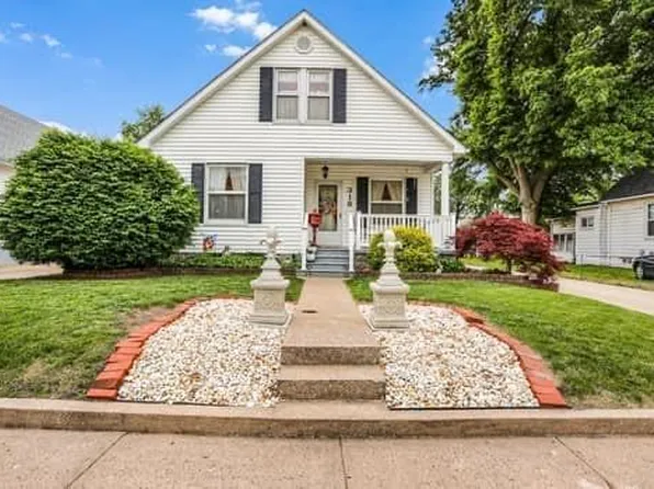318 E Acton Ave, Wood River, IL 62095