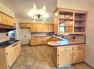 932 W Granada Ct, Ontario, CA 91762