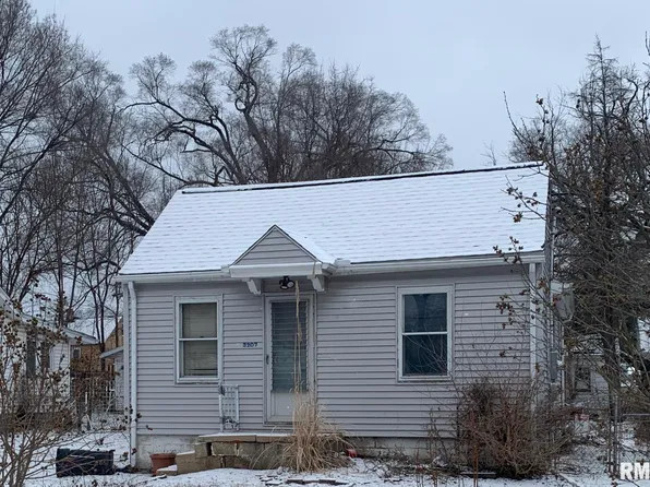 3207 W Latrobe St, Peoria, IL 61605