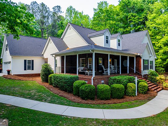 5th image of 197 Stone Edge Dr