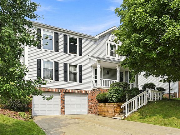 2nd image of 215 Leaside Dr