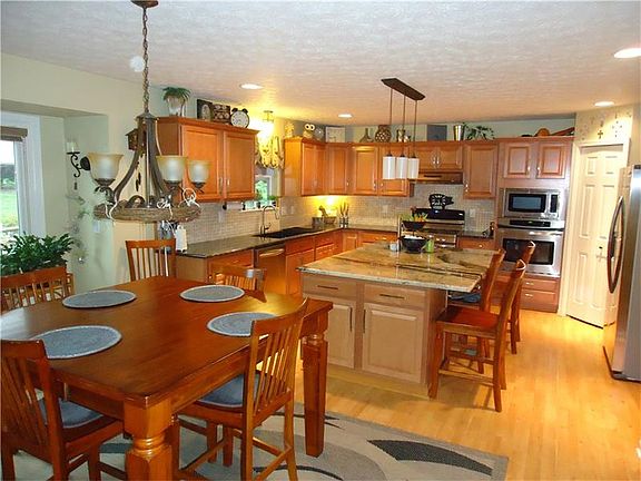 4th image of 219 Chanticleer Cir