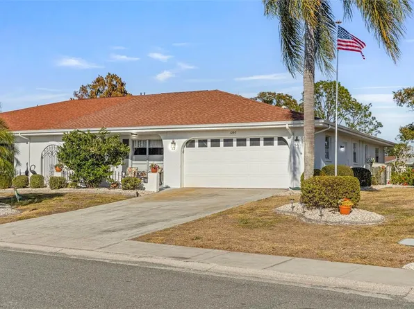 1207 Bluewater Dr, Sun City Center, FL 33573