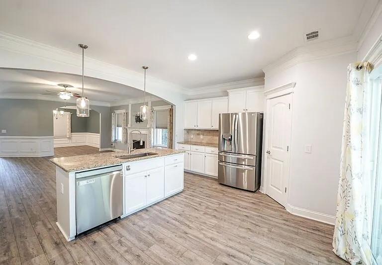 425 Wicklow Dr — Photo 9