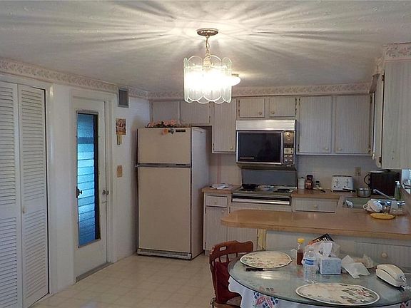 3rd image of 3845 Beechwood Dr