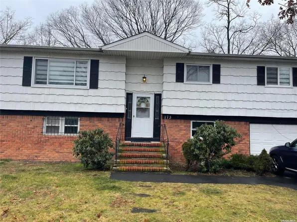 173 N 24th Street, Wheatley Heights, NY 11798