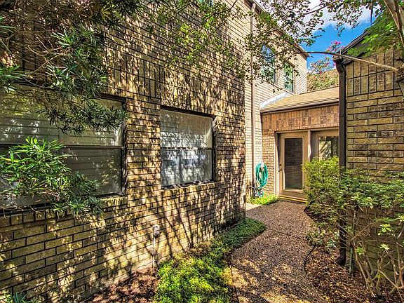 4th image of 7 Town Oaks Pl