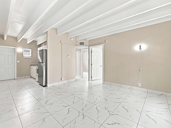 2nd image of 812 19th St APT 1