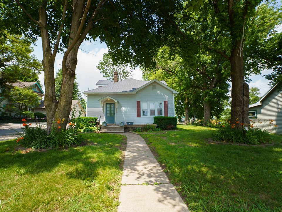 1st image of 40 W Main St