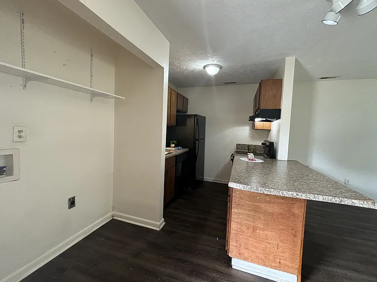 1122 Southwood Dr #4 — Photo 9