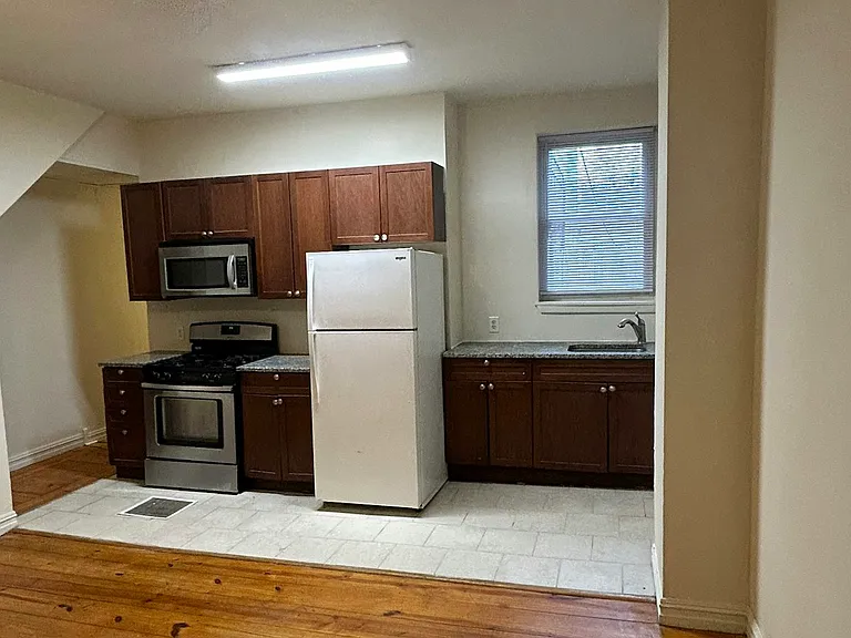 2538 Amber St #1R — Photo 6
