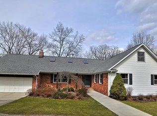 1065 Jordan Ln, Grand Blanc, MI 48439