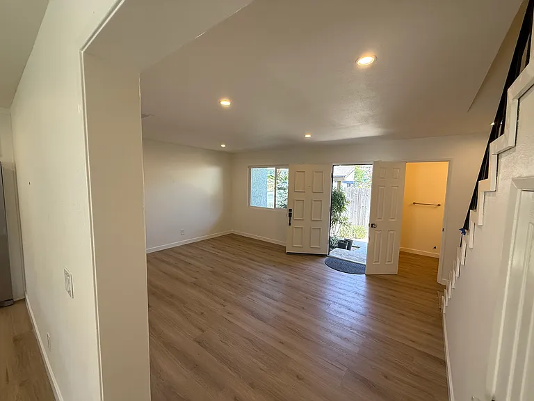 118 N Gladys Ave — Photo 9