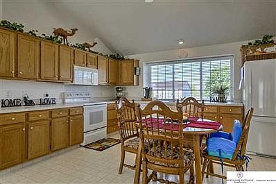 5th image of 6423 S 164th Ave