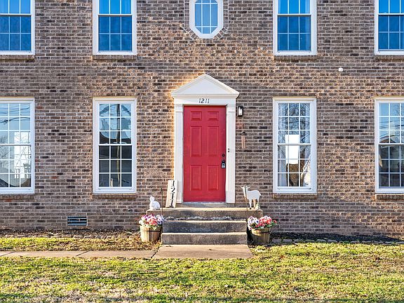 2nd image of 1211 Cobblestone Ln