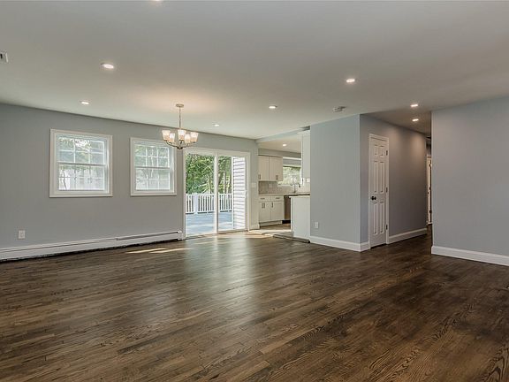 4th image of 26 Evelyn Ln
