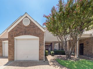 209 Cimarron Trl APT 2, Irving, TX 75063