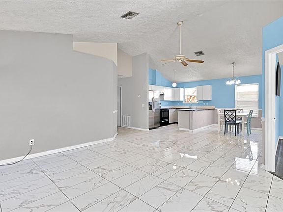 4th image of 219 15th Pl