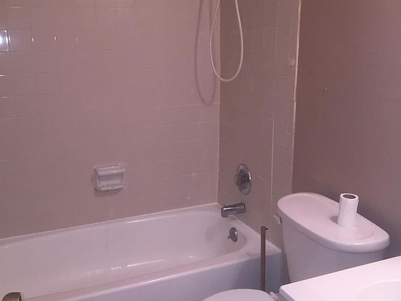 4th image of 146 Brooke Castle Dr