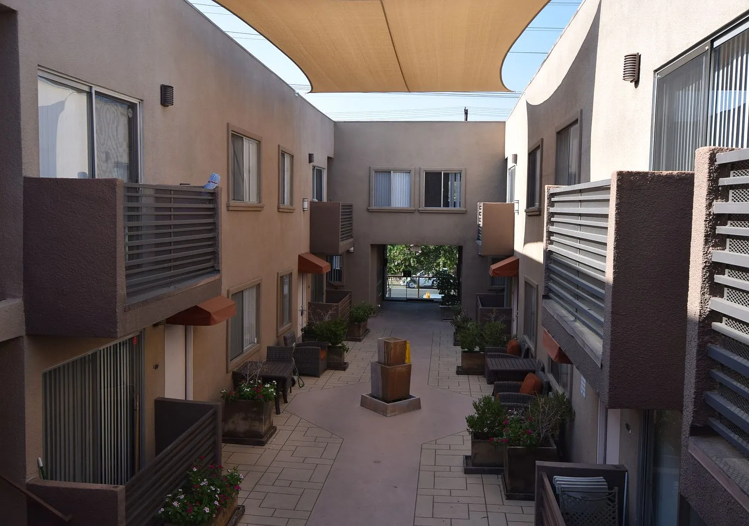 21306 — Photo 2