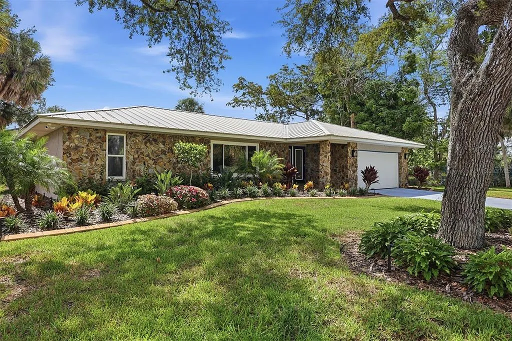 3 bed, 2.0 bath, 1953 sqft, $10,000 — Photo 1
