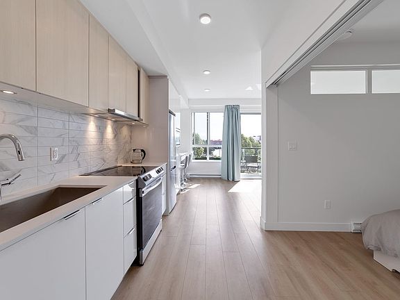 3rd image of 1792 Starling Dr #226