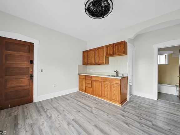 5th image of 74 Christie Ave Floor 2