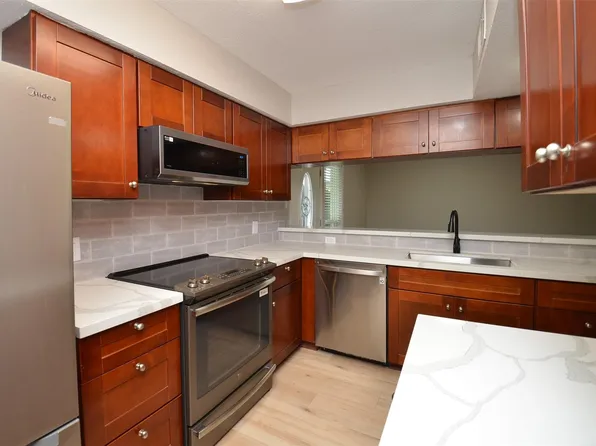76 W Park West Dr, Houston, TX 77072