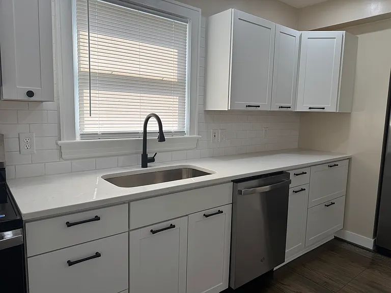 825 Maryland Ave — Photo 17