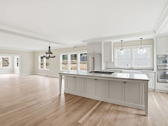 5th image of 4 Fieldstone Farm Way