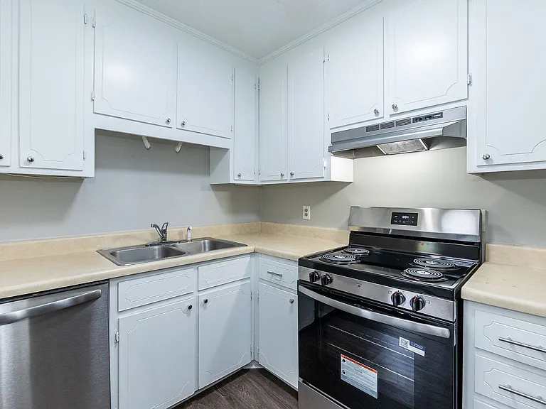 Ligon Apartments- 2900 Ligon St — Photo 5