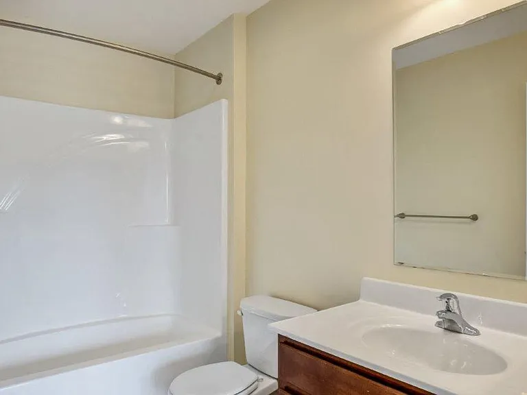 Emerald Pointe Townhomes — Photo 13