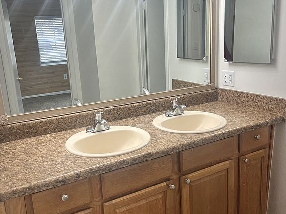 4th image of 2555 N Alafaya Trl #108-1-1