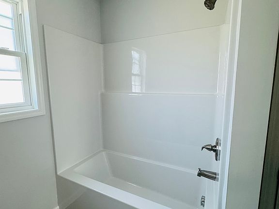 5th image of 308 W Quinn St