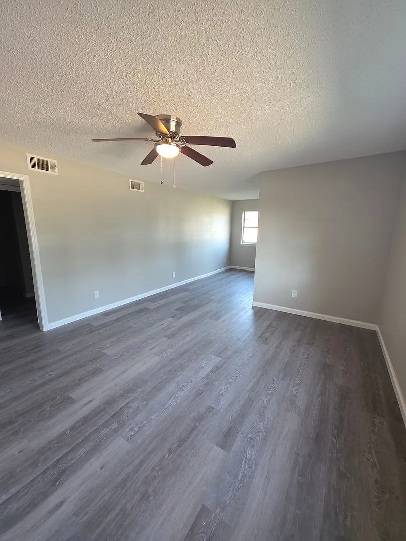 920 N. Fargo — Photo 2