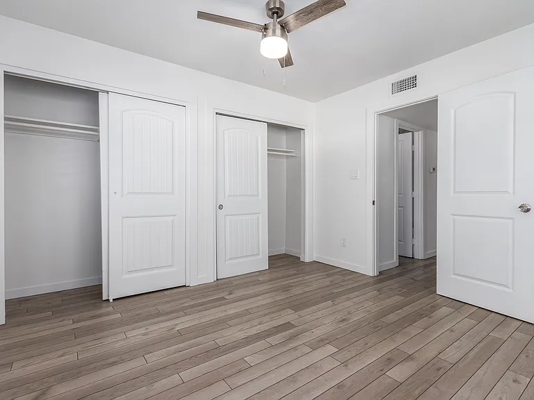 1911 E Amelia Ave #7 — Photo 9