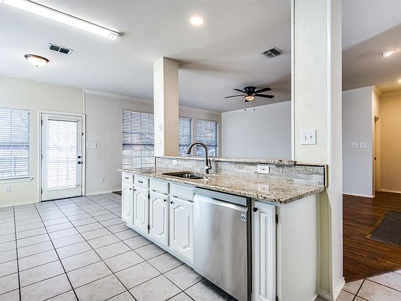 3rd image of 5121 Timber Park Dr
