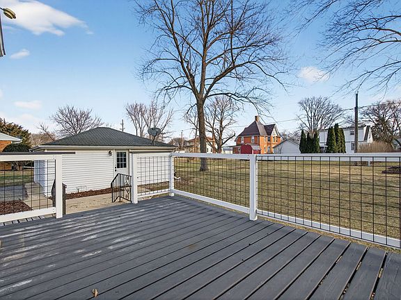 3rd image of 402 8th St