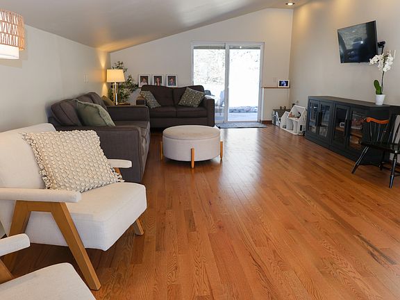 5th image of 310 Powells