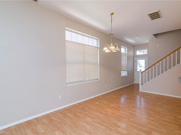 4th image of 661 Founders Park Dr E