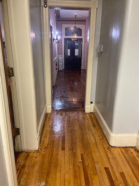 2nd image of 1410-1414 Genesee St Room 4