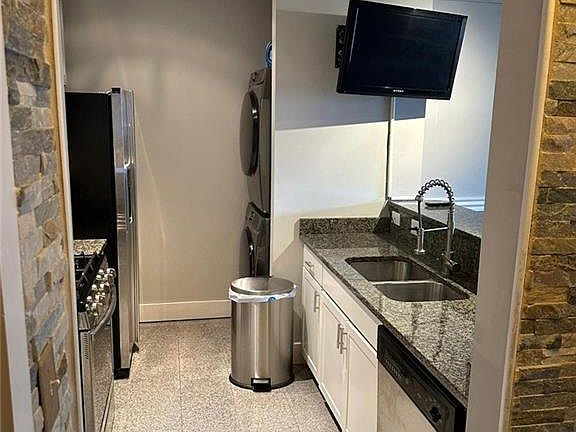 2nd image of 799 Hammond Dr Unit 409