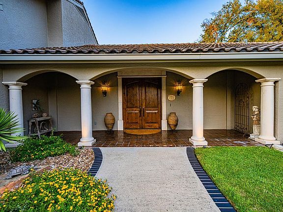 2nd image of 106 Kenwood Cir
