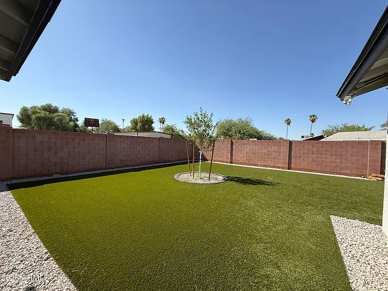 2116 E Marconi Ave — Photo 18