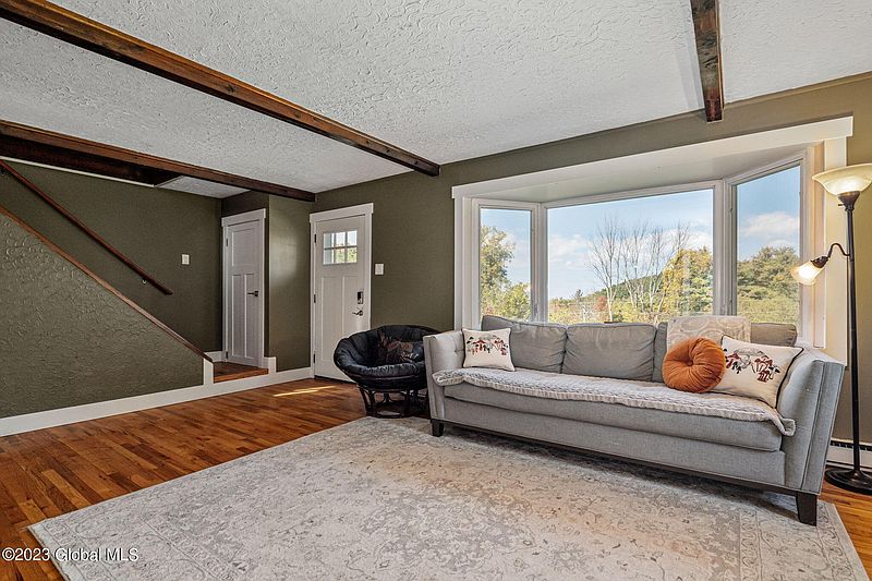 4th image of 280 Barton Hill Road