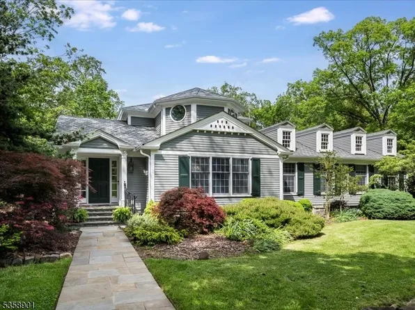 9 Brookside Ter, North Caldwell Boro, NJ 07006